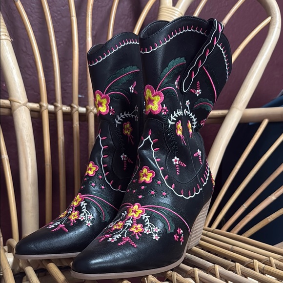 Amber Embroidered Boots Wide Width - Picture 6 of 8